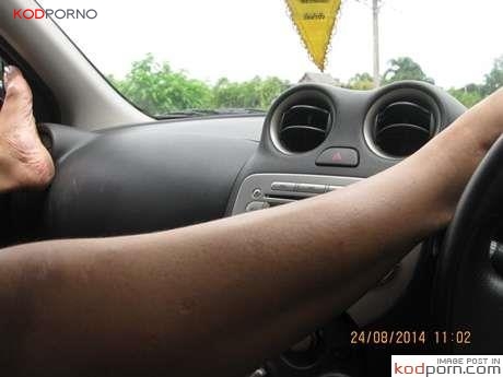 ขับรถไปซื้อของในเมืองเลยให้เมียแหกจิ๋มในรถ ตื่นเต้นมากๆไม่รู้ใครจะเห็นหรือเปล่า