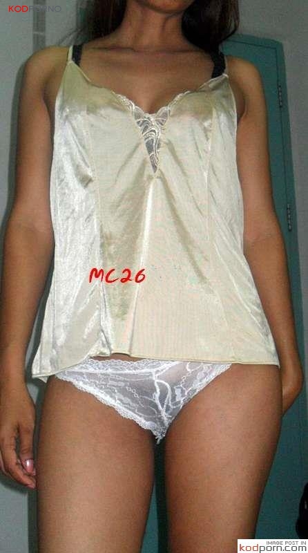 เพื่อนๆคิดว่าน้องเค้าใส่ชุดไหนน่าเย็ดที่สุดครับ