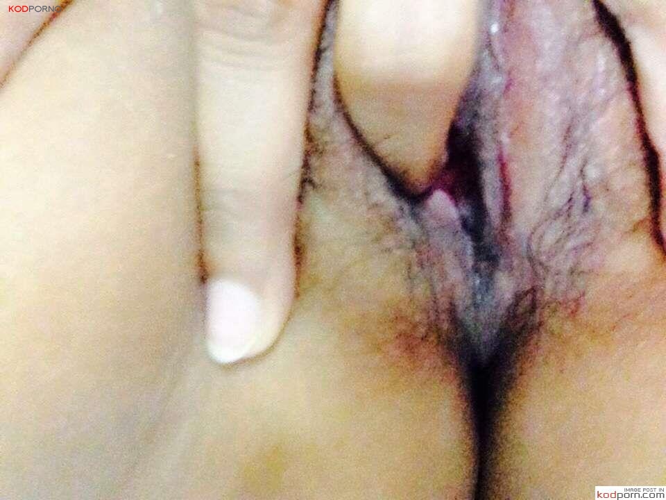 กลิ่นเงี่ยนจากทางบ้าน ภาพเมียสาวของใครคนหนึ่งกำลังเกาจิ๋ม