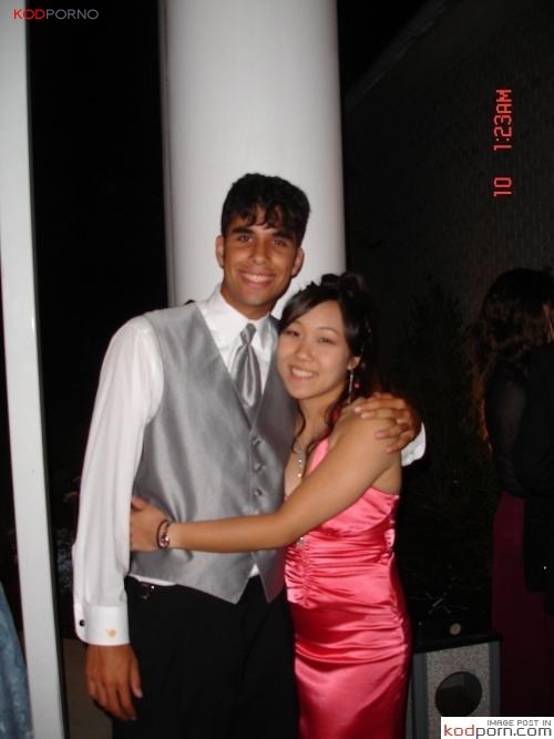 [รูปโป๊ รูปจิ๋ม] พริตตี้สาวไทยน่าตาดี ทั้งดูดทั้งเลียให้เสี่ยหนุ่ม