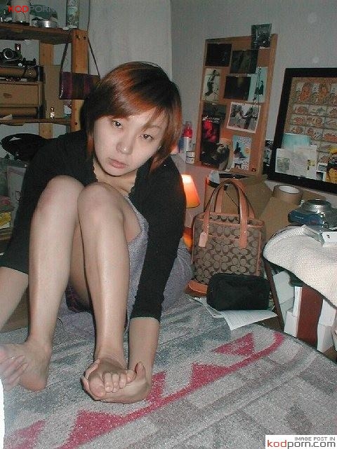 [รูปโป๊ รูปจิ๋ม] สาวน้อย อายุยังน้อยอยู่เลย โดนเย็ดแล้ว แทงสดๆ