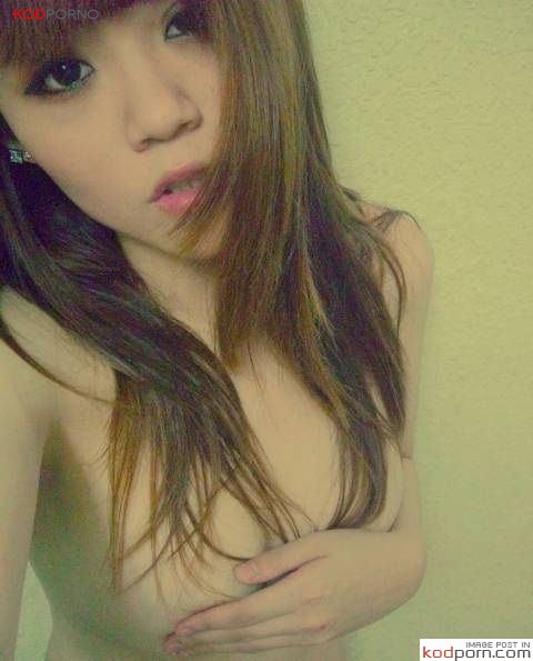 [รูปโป๊ รูปจิ๋ม] ชุดว่ายน้ำแบบนี้ไม่ต้องใส่ดีกว่ามั้ง
