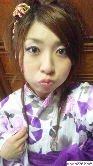 [รูปโป๊ รูปจิ๋ม] สาวน้อยน่ารักโดนสองหนุ่มรุมเย็ดเอากันเมามันส์เลย