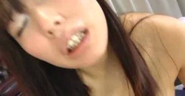 คลิปโป๊ กางเกงมันถอดยาก งั้นตัดเอาละกัน