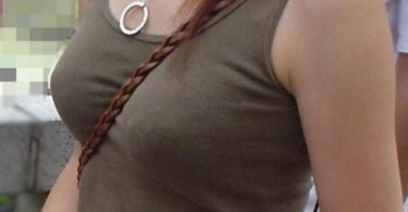 อยากรู้ไหมใต้เสื้อในสีอะไร รูหี