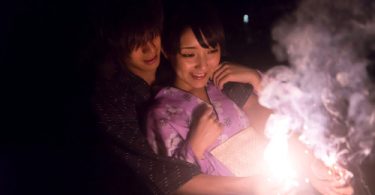 จับสาวขย่มในเทศกาลดอกไม้ไฟ เย็ดกันถล่มทลายเสียงครางดังมาก รูปเสียว