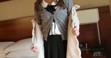 เลิกงานแล้วก็อยากมีคนช่วยถอดเสื้อผ้าชุดให้ จะมีใครใจดีไหมน้า รูปหนังเอ็กซ์