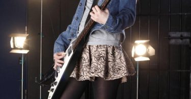 เย็ดหีนักดนตรีสาวคนสวย หีชมพูงดงามนมตั้งเต้าน่าเคล้าคลึง รูปสาวน่าเย็ด