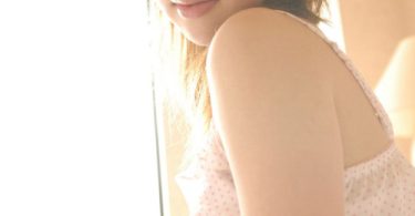 เซ็กซี่นิดๆกับสาวผมทอง โชว์ร่องขาวๆพอให้เสียวซี้ดน้ำลายหก ข่มขืน