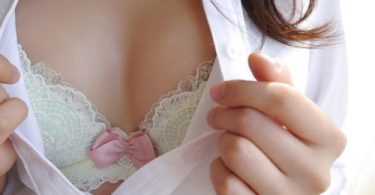 ครูสาวตรวจการบ้านอยุ่ดีๆ นั่งล้วงหีตัวเองเล่นซะงั้น Porn
