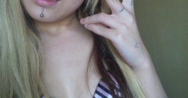 สาวชาวร๊อค สุดสยิวน่ารักน่าเย็ด นั่งเกี่ยวเบ็ดโชว์อย่างเงี่ยน ข่มขืน