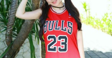 หนูเป็นนักกีฬาค่ะ ชอบกี่ฬาในร่มก้มแล้วแทง โชว์หี