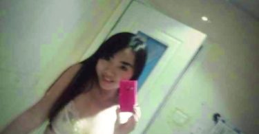 สาวนักศึกษาวัยแตกเนื้อสาว โชว์อย่างสวยของเต้านมและกลีบหี รูปxxx