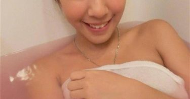 อาบน้ำกับหนูไหมค่ะ ช่วยกันถูหลัง แค่คิดก็ฟินแล้ว รูปสาวน่าเย็ด